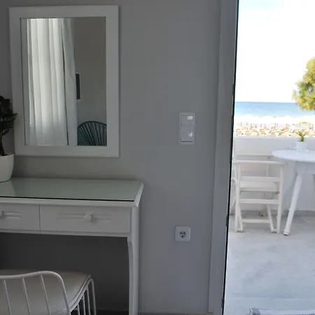 Hotel Ippokampos Beachfront 2*