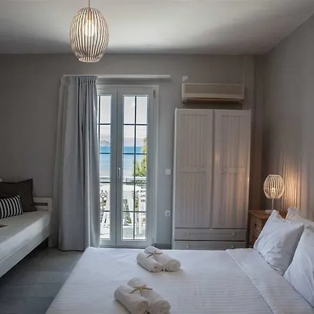Ippokampos Beachfront Apartment
